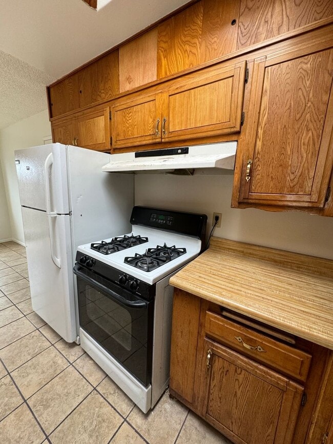 Building Photo - 3 Bedroom House on Tolowa Street