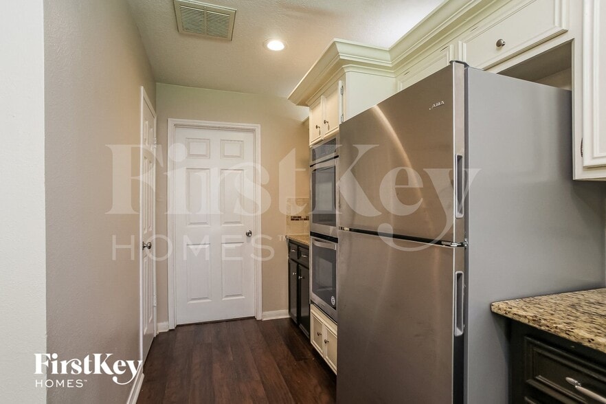Building Photo - 4754 Hickory Downs Dr