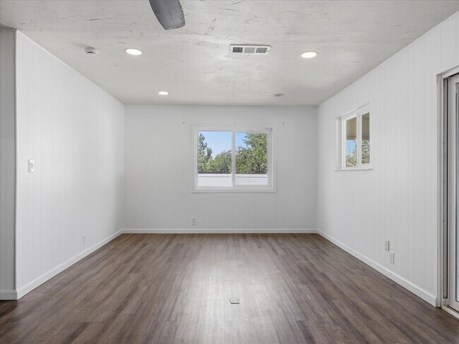 Building Photo - 4 Bedroom Home for Rent in Sanger | Sierra Views | 2,140± Sq. Ft. | Lawn Care Included