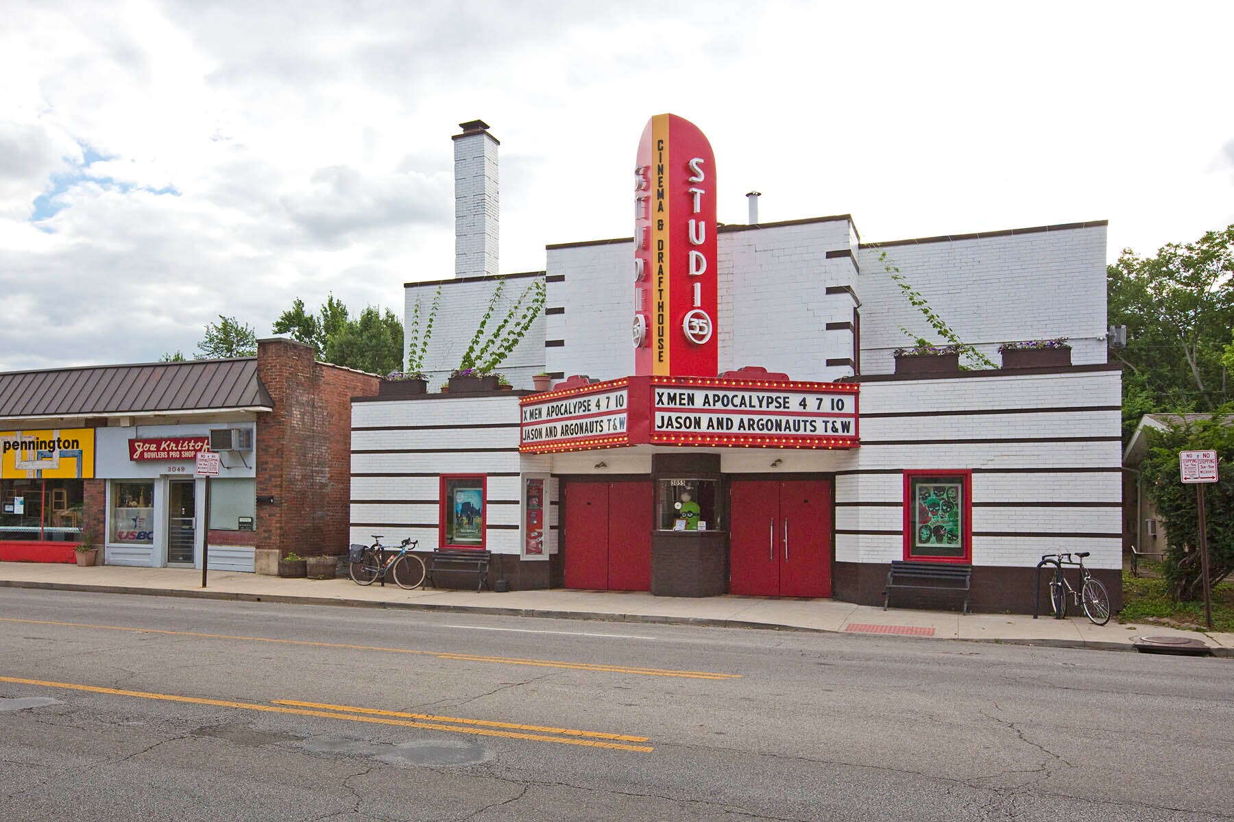 Building Photo - 3248 Indianola Ave