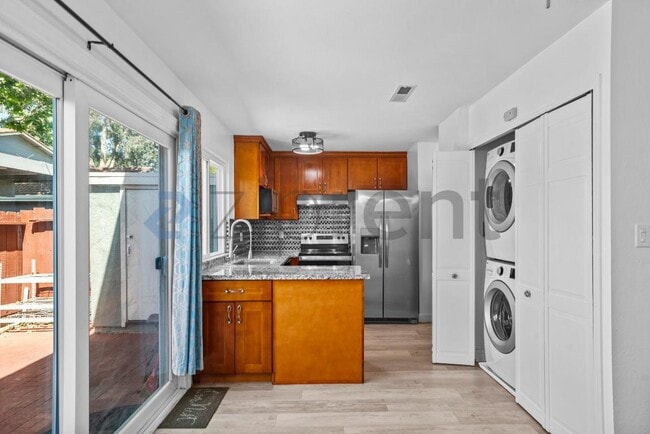 Building Photo - Unit