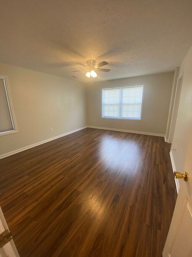 Building Photo - 3 bedroom 2.5 bath house in Cherokee