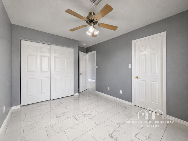 Building Photo - 4-bedroom, 3-bathroom home in Parkway Place