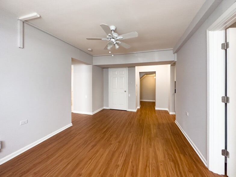 Building Photo - 5748 N Winthrop Ave