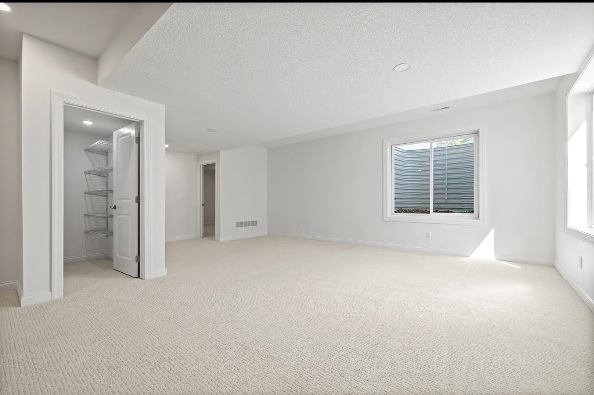 Building Photo - 5583 Beechwood Ter