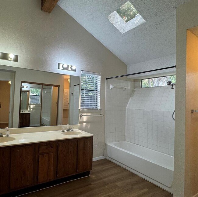 Building Photo - 2800 Goldbridge Dr