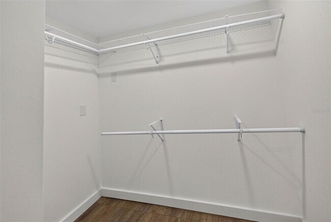 Building Photo - 1300 Pleasant Way S