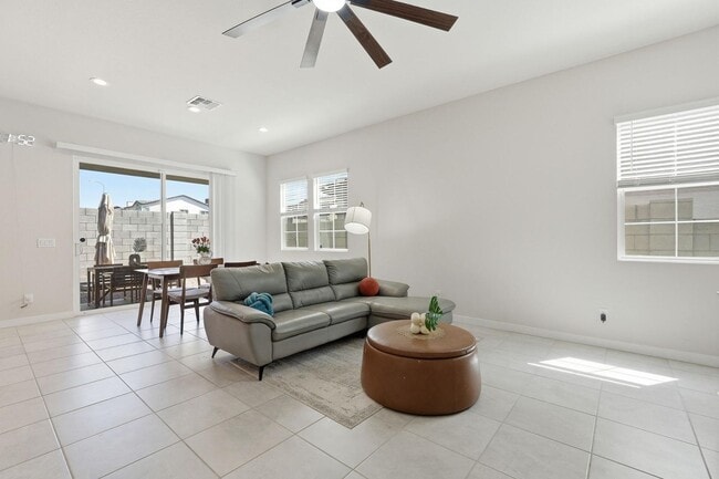 Building Photo - 1521 S Senate St