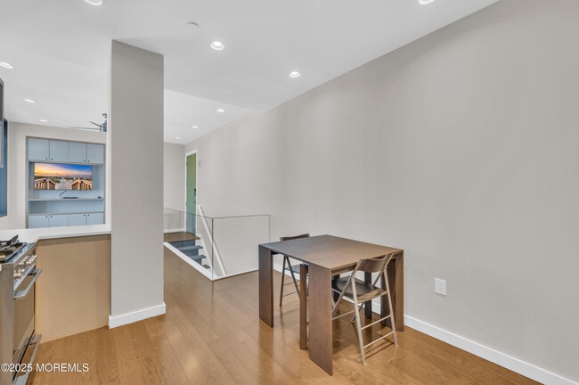 Building Photo - 601 Bangs Ave