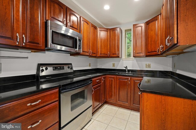 Building Photo - 1241 30th St NW