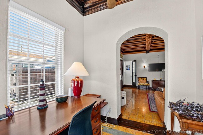 Building Photo - 227 Foresteria Dr