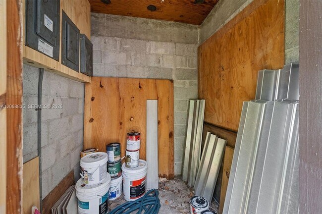 Building Photo - 3317 NE Jeannette Dr