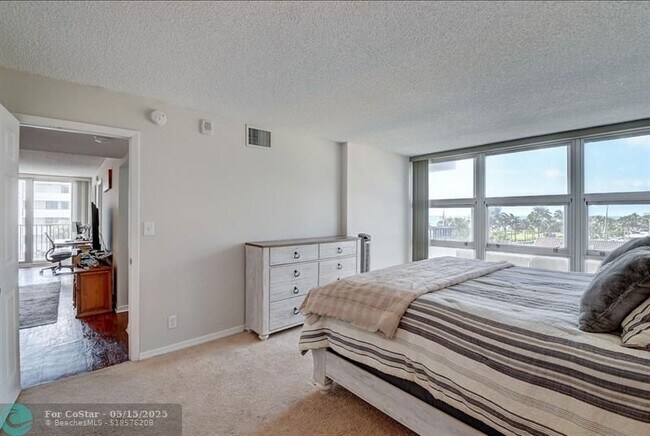 Building Photo - 525 N Ocean Blvd