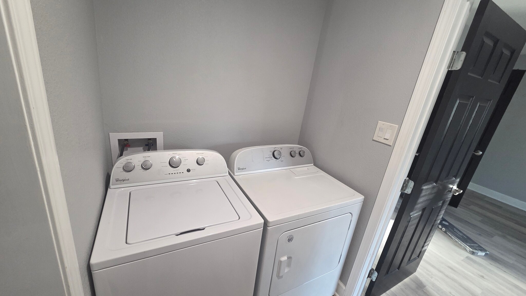 Building Photo - 15865 Shatterway Ln