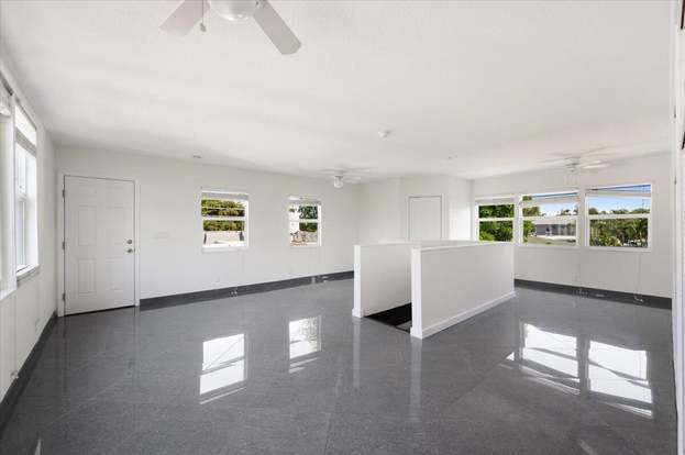 Building Photo - 301 Central Dr