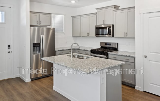 Building Photo - 628 Thoroughbred Ln
