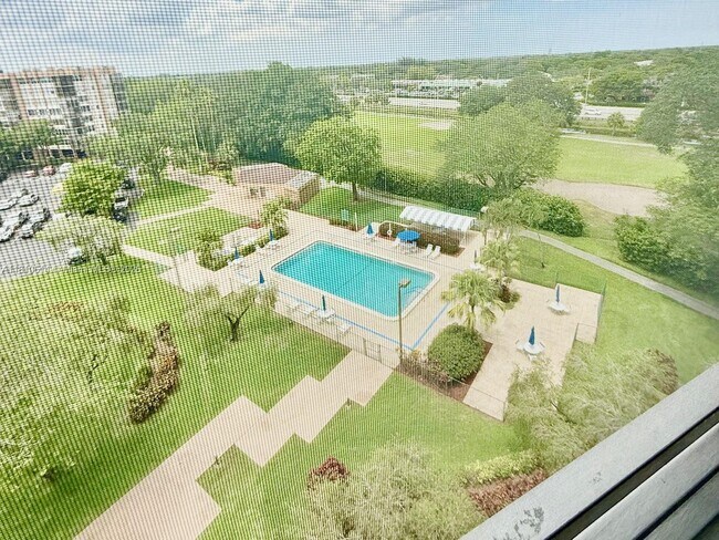 Building Photo - 1300 St Charles Pl