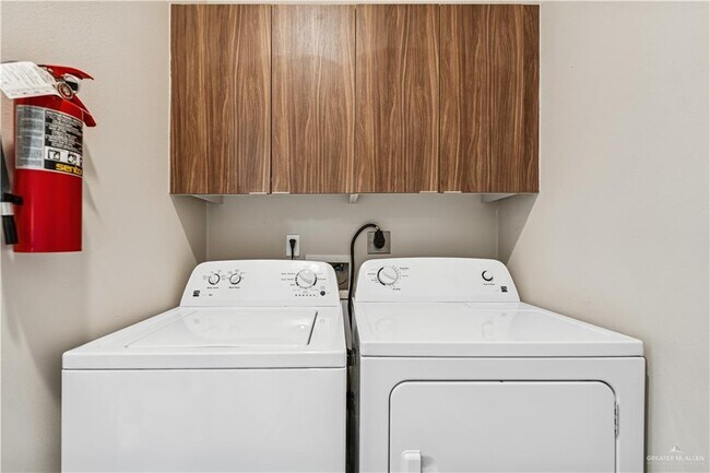 Building Photo - 15 Olympia Ave