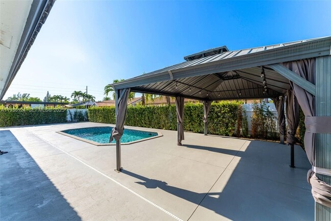 Building Photo - 15042 SW 149th Ct