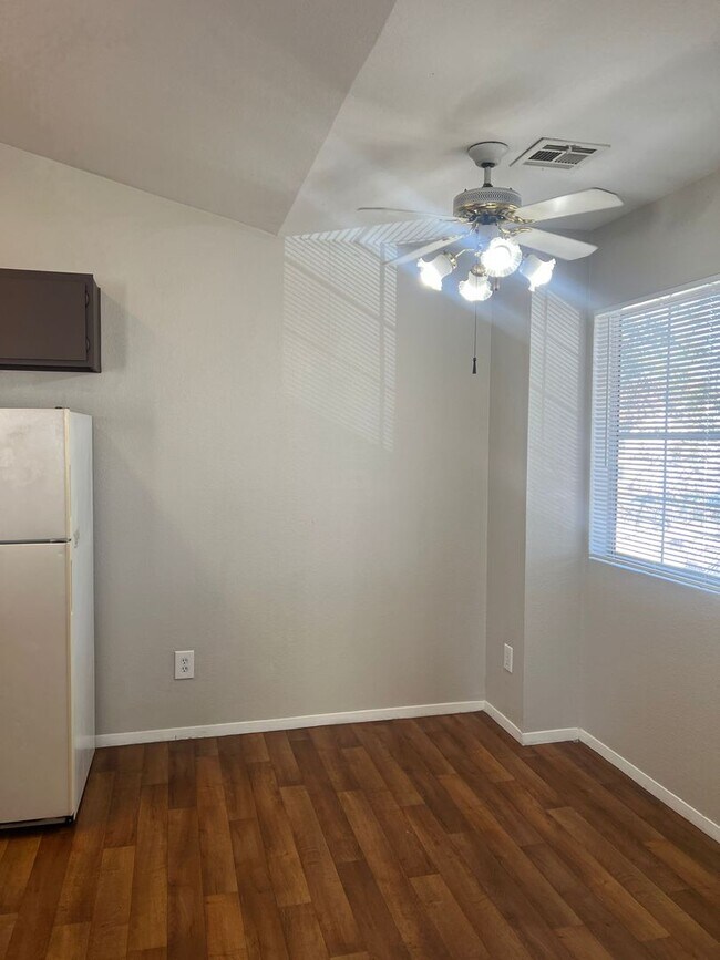 Building Photo - Ready for Move In.  One Month Free Rent