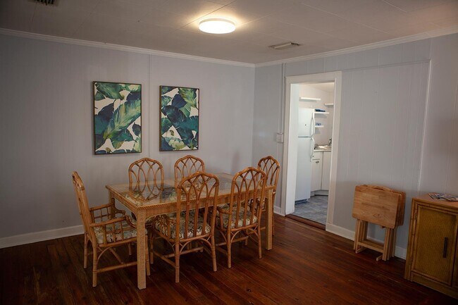 Building Photo - 419 43rd St