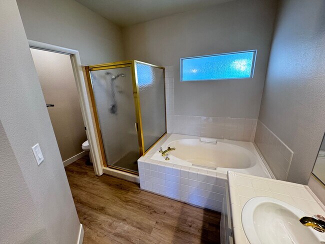 Building Photo - Quaint Home in the Beautiful Desert Shores Community!