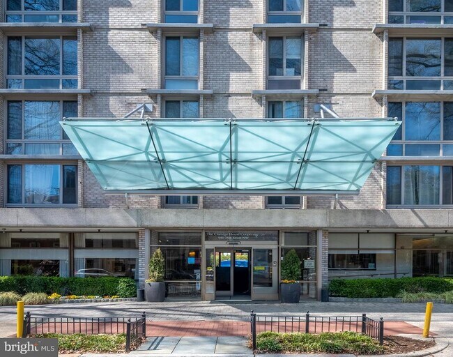 Building Photo - 950 25th St NW