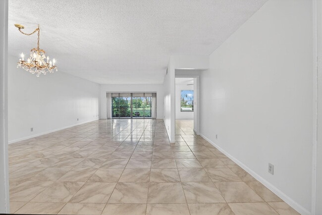 Building Photo - 300 N Hwy A1A