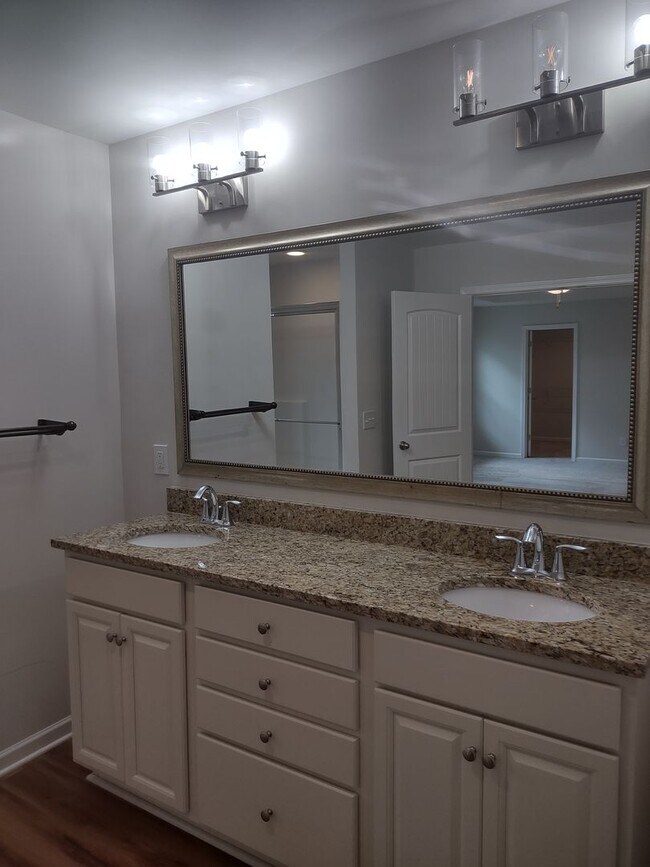 Building Photo - Wonderful Two Story Four Bedroom Three Full Bathrooms Home in Elgin SC