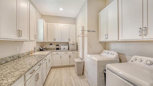Building Photo - 4914 Benito Ct