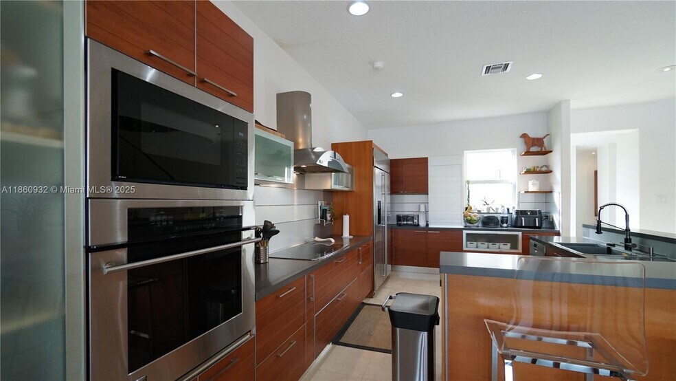 Building Photo - 7031 NW 113th Ct