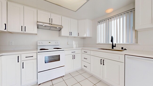 Building Photo - 1100 Monterey Blvd