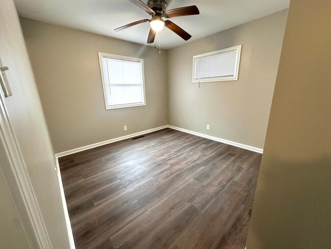 Building Photo - Updated 3 bed/ 1 bath