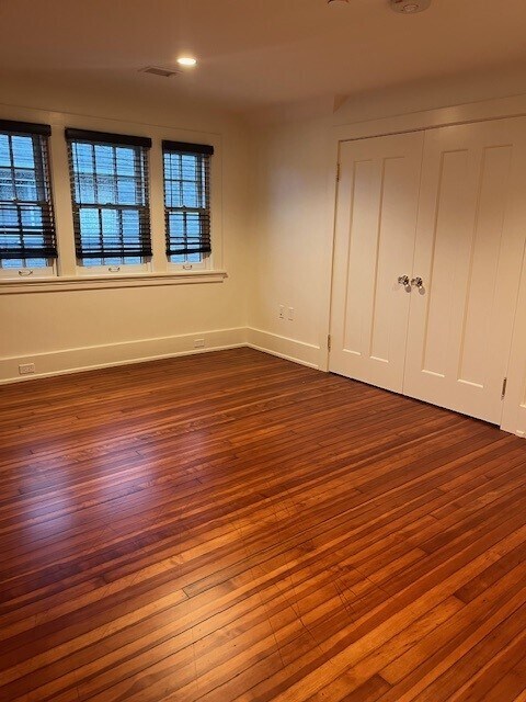 Bedroom Alt View - 555 W 6th St