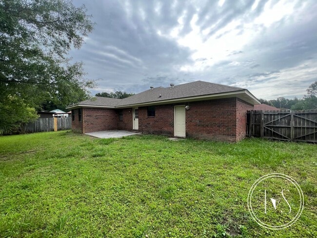 Building Photo - MOVE IN SPECIAL: $1000 OFF 1ST MONTH'S RENT!**
