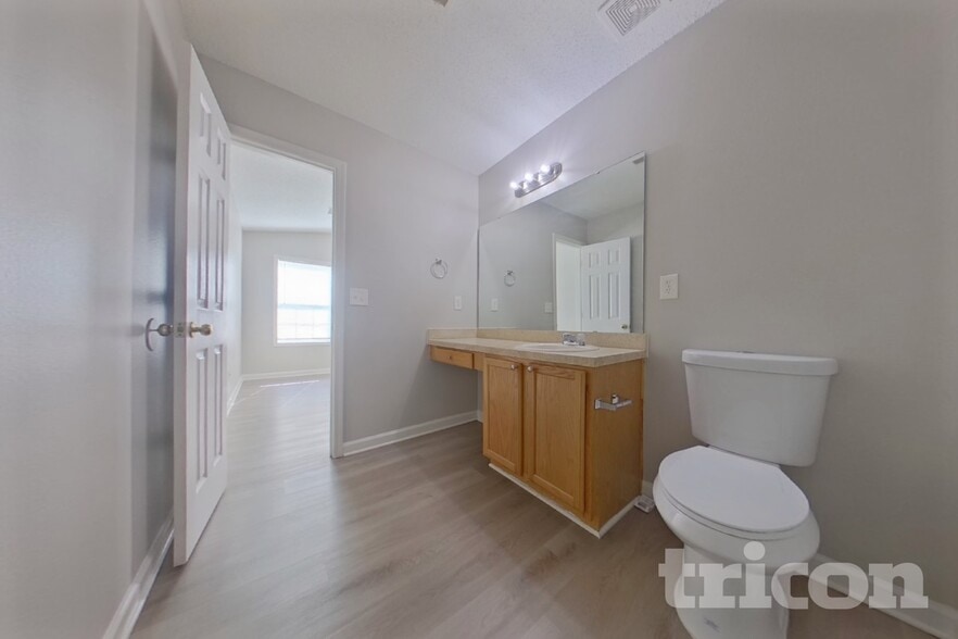 Building Photo - 404 Castle Ridge Dr
