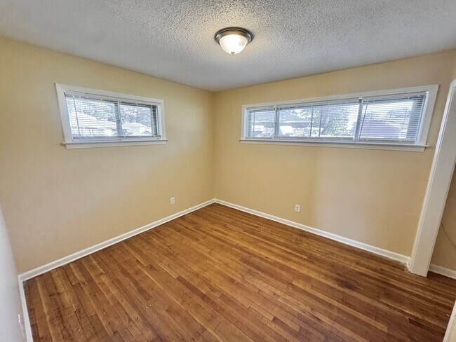 Building Photo - 5502 Santa Monica St