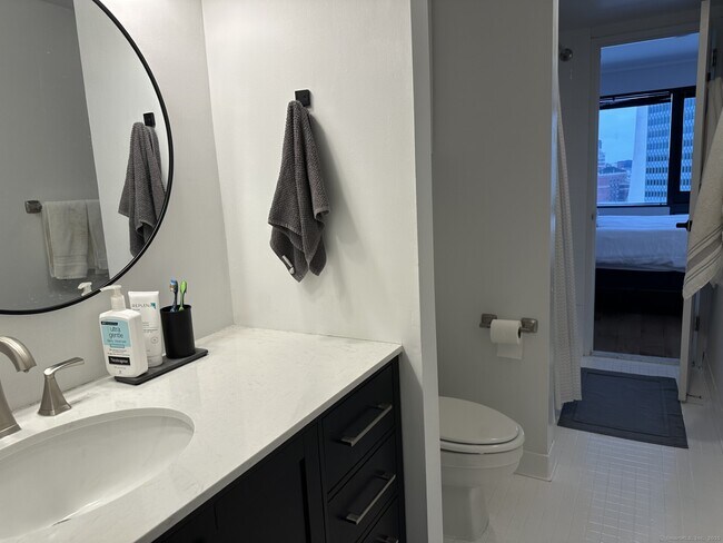 Building Photo - 127 Greyrock Pl