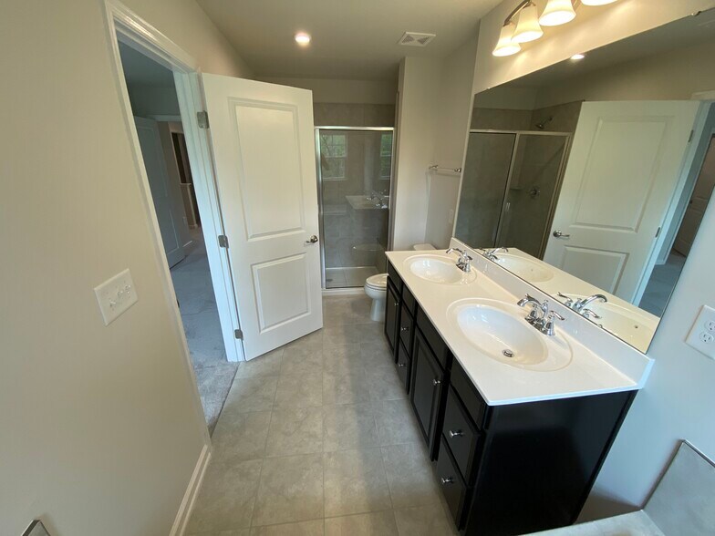 Building Photo - 4843 Randall Rd