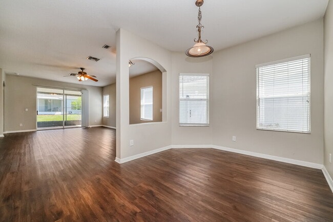 Building Photo - 6816 Surrey Oak Dr