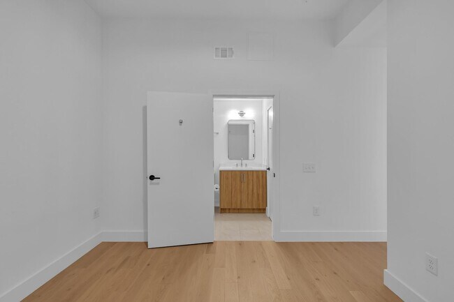 Building Photo - 567 Ponce De Leon Ave NE