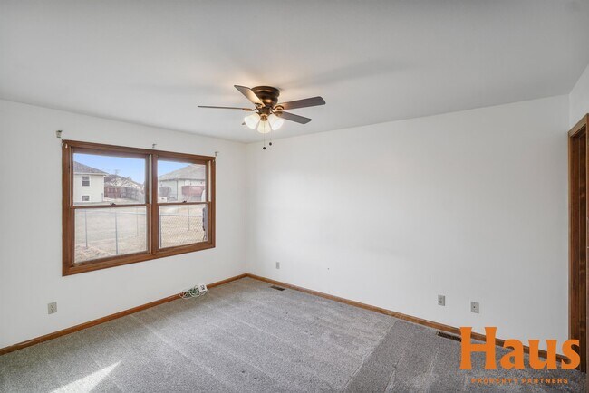 Building Photo - 1839 SE 43rd Terrace