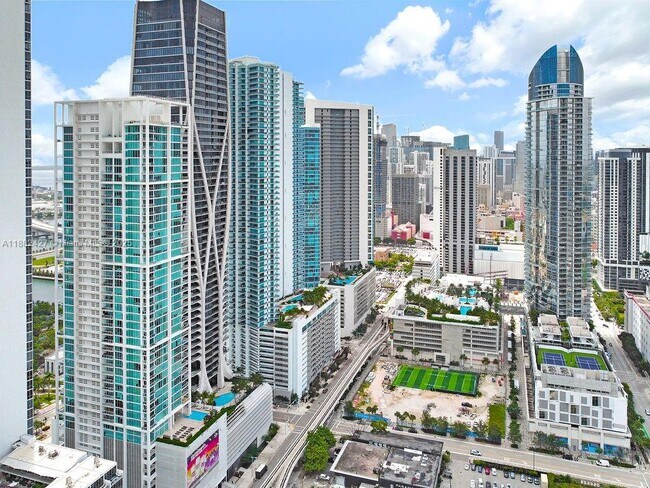 Building Photo - 1000 Biscayne Blvd