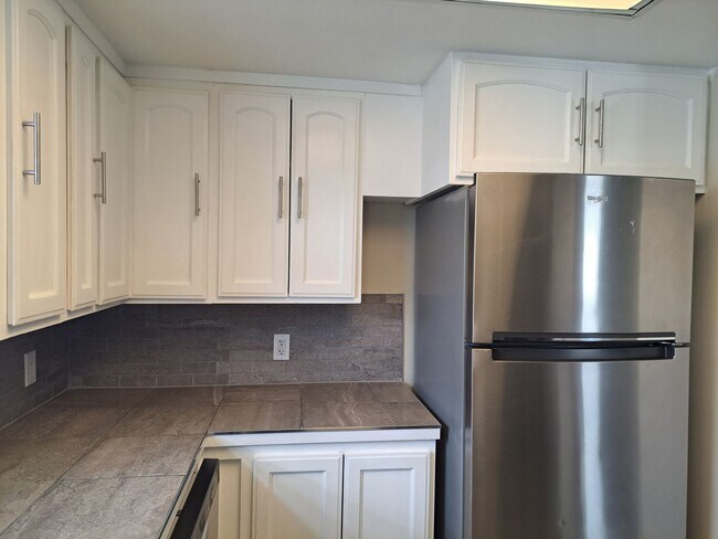 Building Photo - 1835 Carmona Ave