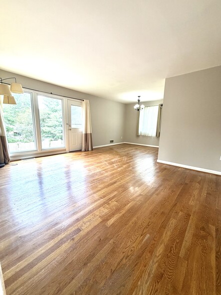 Building Photo - 5412 Amberwood Ln