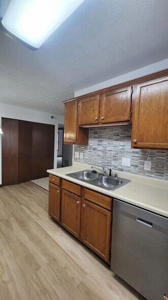 Building Photo - 304 Remington Ct