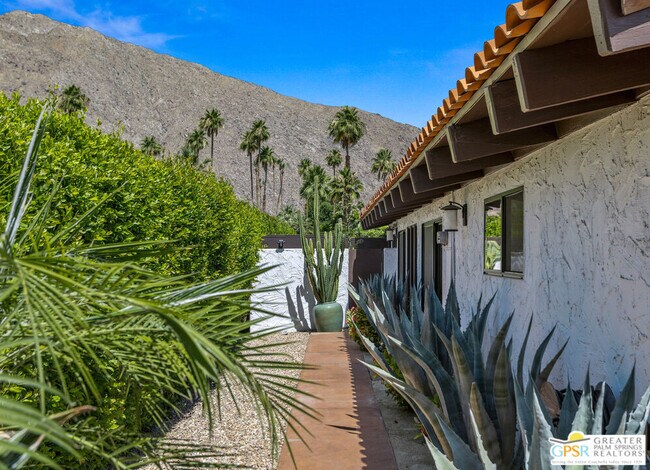 Building Photo - 1347 Primavera Dr S