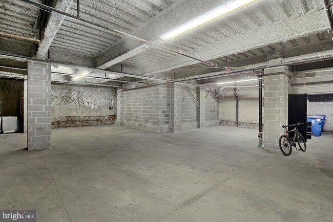 Building Photo - 412-26 S 13th St