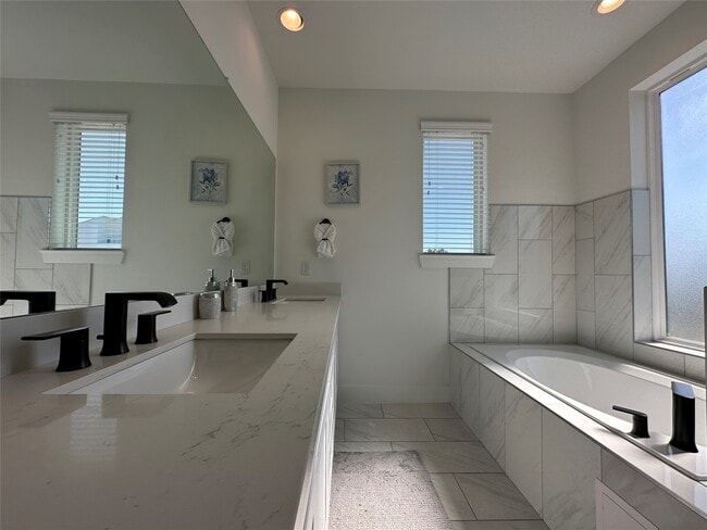 Building Photo - 2714 Nagle St