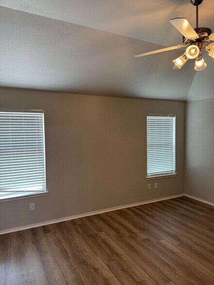 Building Photo - 12416 Sunrise Dr